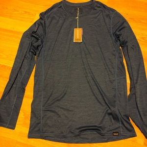 Patagonia men’s long sleeved capo lens cool blue lightweight shirt
With tags